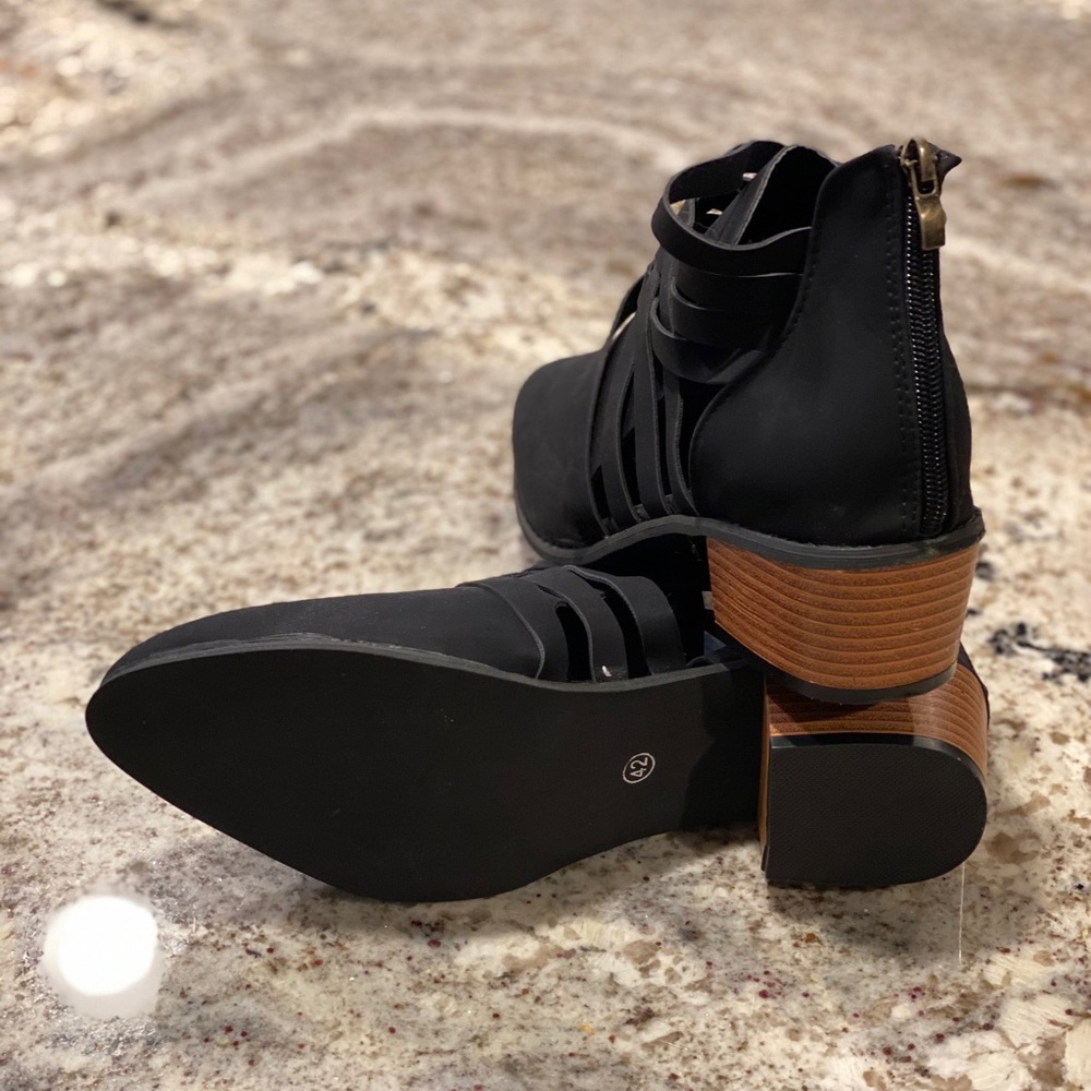 Black crossover booties - Picture 4 of 4